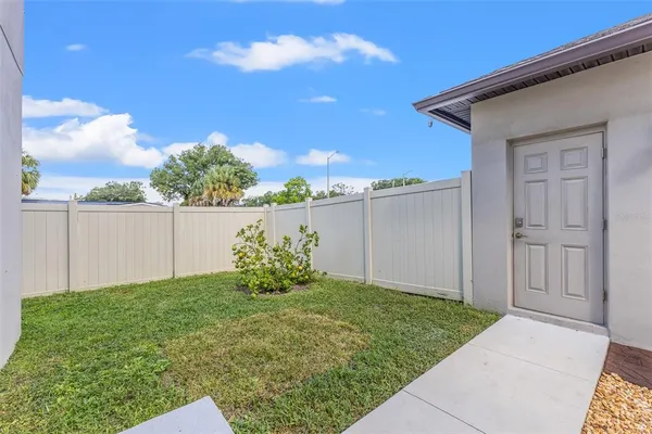 a view of backyard with garden