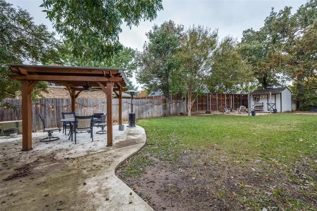 a view of a house with backyard and sitting area