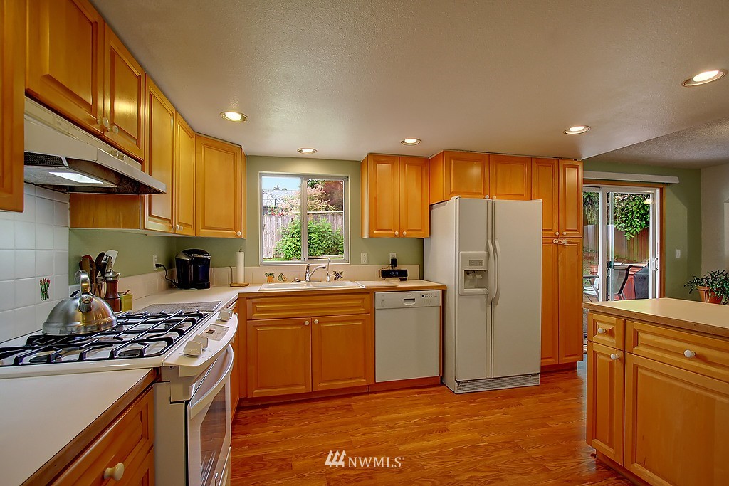 15219 110th Place Northeast Bothell, WA 98011 - Photo 6 of 18 Gallery Image 6