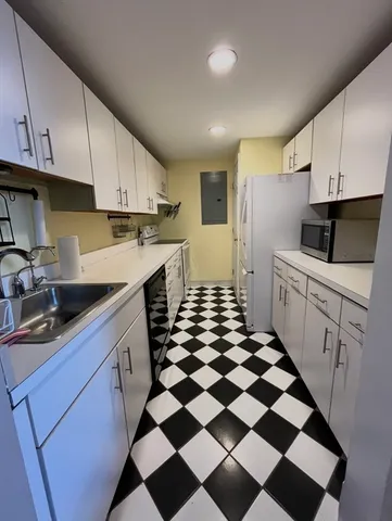 $2,000 | 21 Linden Street, Unit 203, Quincy, MA 02170