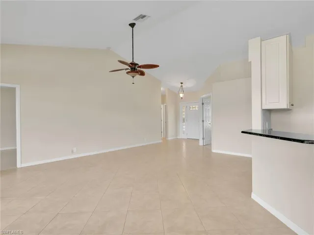 a view of empty room with a ceiling fan