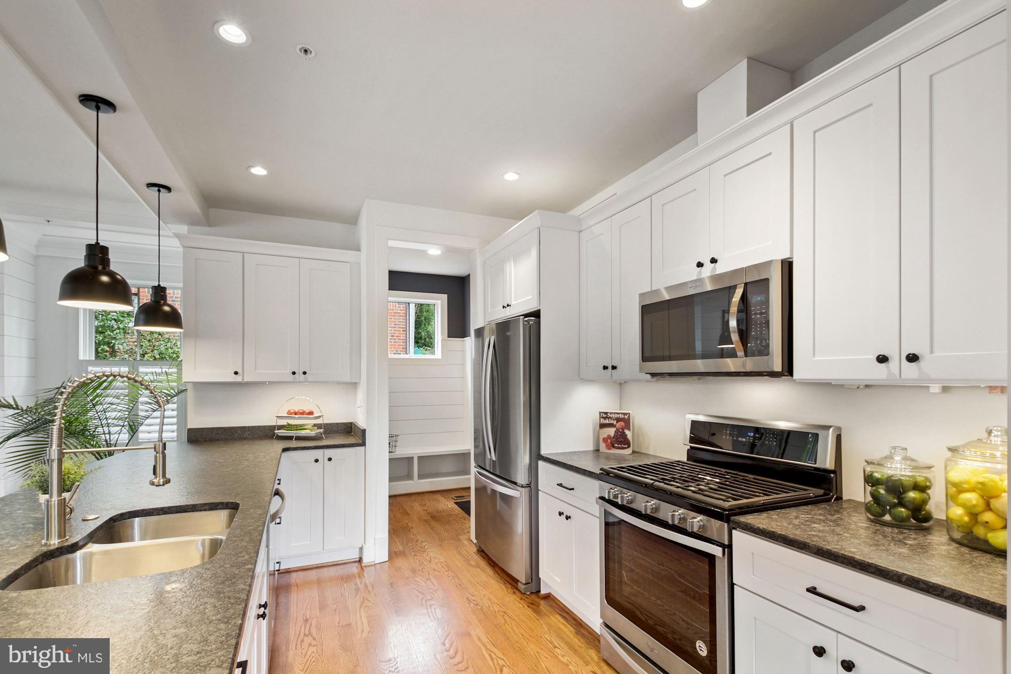 9905 Capitol View Avenue Silver Spring, MD 20910 - Photo 11 of 39 Gallery Image 11