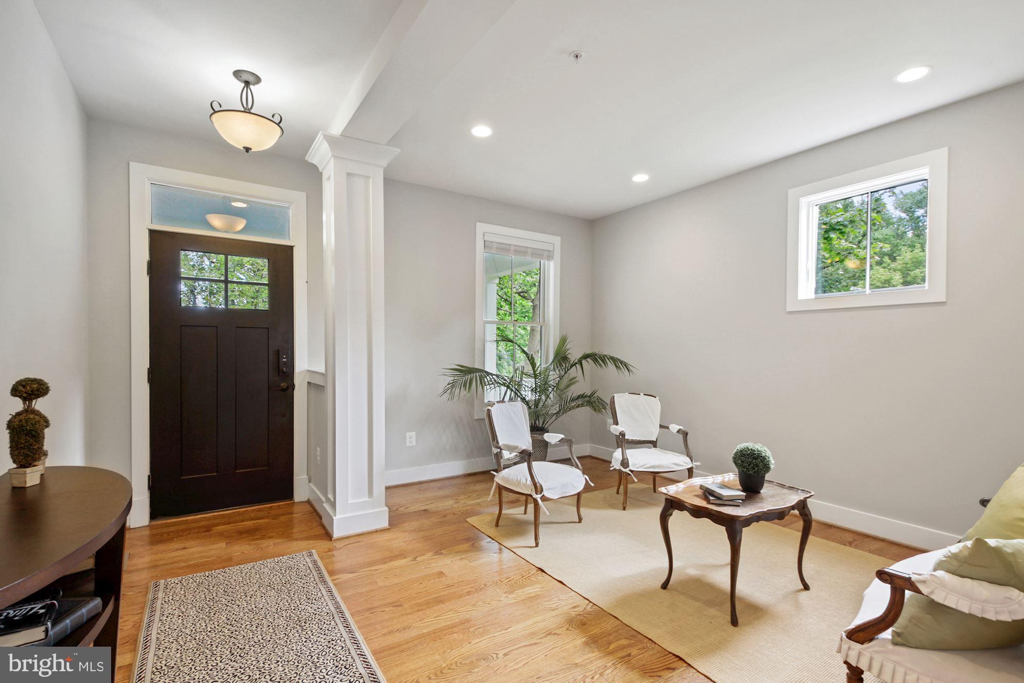 9905 Capitol View Avenue Silver Spring, MD 20910 - Photo 5 of 39 LR
