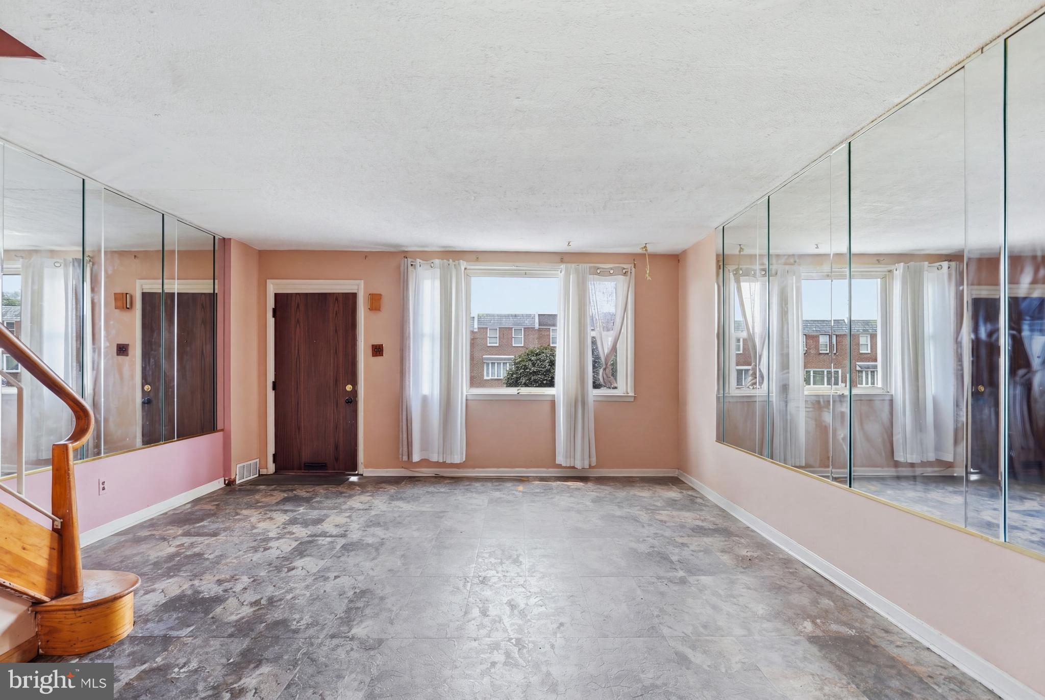 8033 Temple Road Philadelphia, PA 19150 - Photo 7 of 28 Living Room