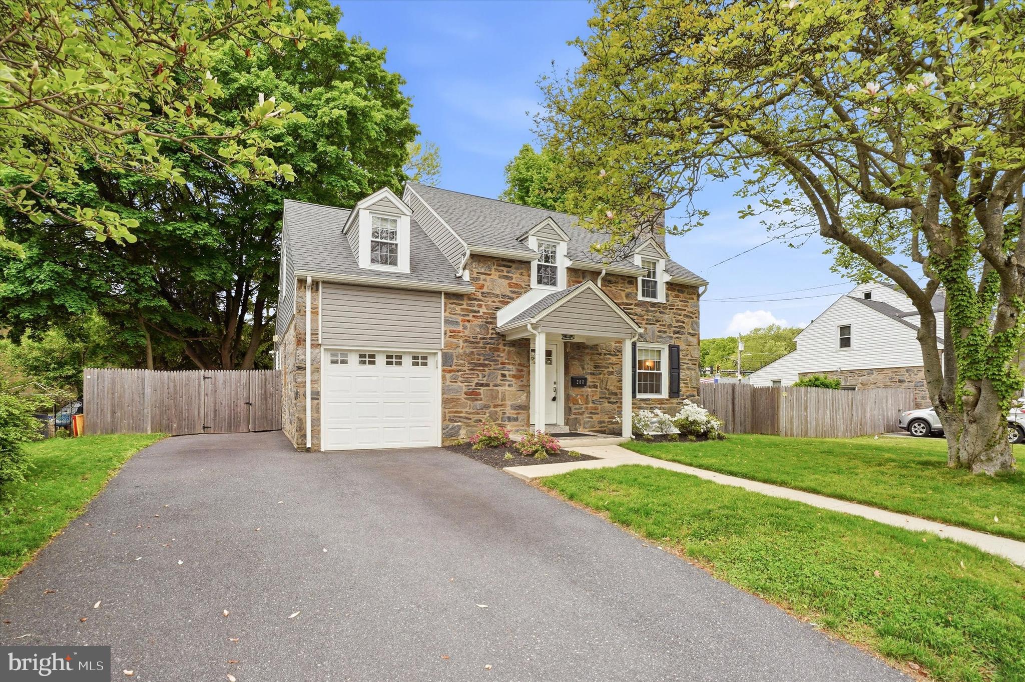 208 Parham Road Springfield, PA 19064 - Photo 1 of 39