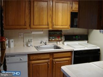 11813 Academy Road, Unit A Philadelphia, PA 19154 - Photo 7 of 12 Kitchen