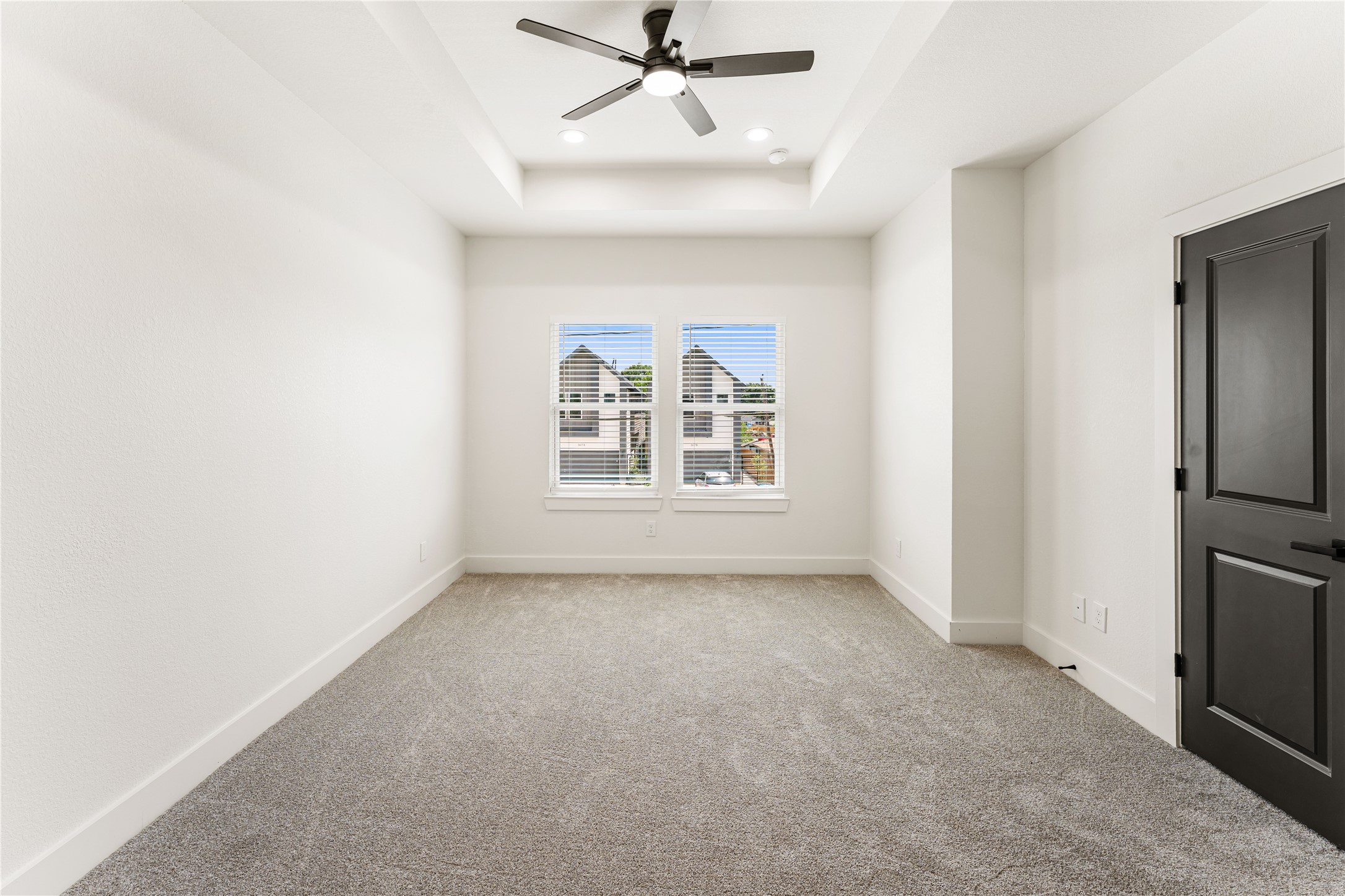 3620 Mt Pleasant Street, Unit A Houston, TX 77021 - Photo 15 of 23 an empty room with windows and closet