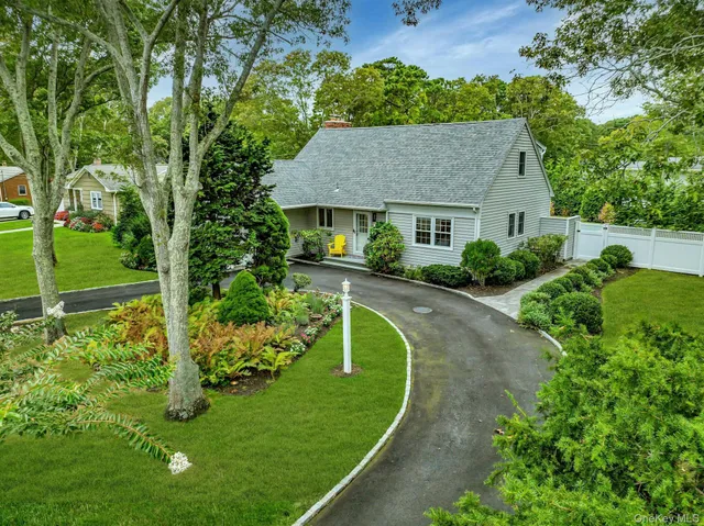 $1,799,000 | 17 Lovell Road, Hampton Bays, NY 11946