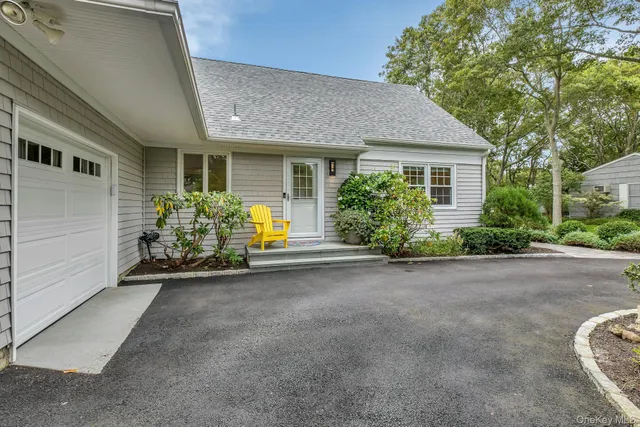 $1,799,000 | 17 Lovell Road, Hampton Bays, NY 11946