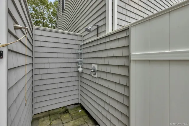 $1,799,000 | 17 Lovell Road, Hampton Bays, NY 11946