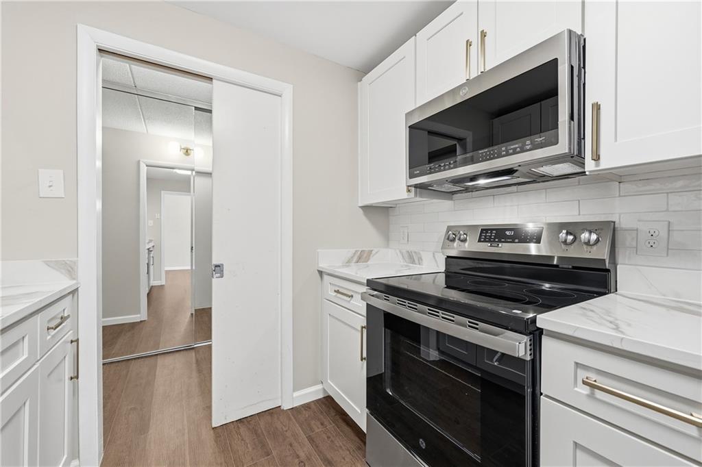 5600 Munhall Road, Unit 309 Pittsburgh, PA 15217 - Photo 10 of 40 a kitchen with a stove and a microwave