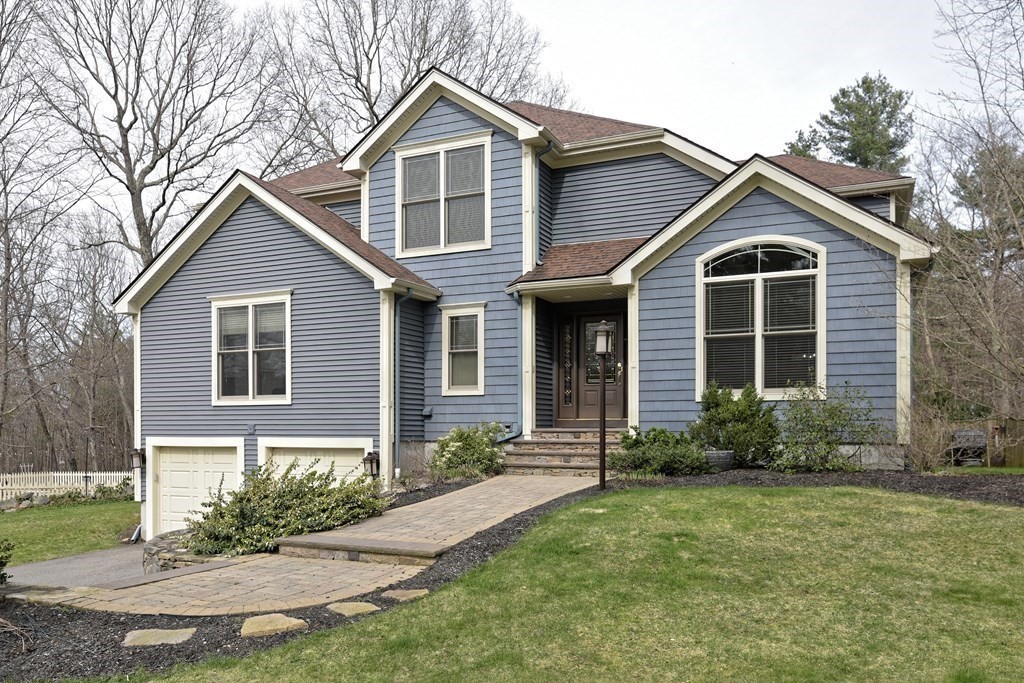 125 Brookside Drive Uxbridge, MA 01569 - Photo 3 of 40 a front view of a house with garden
