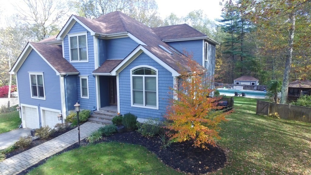 125 Brookside Drive Uxbridge, MA 01569 - Photo 4 of 40 a front view of a house with a garden