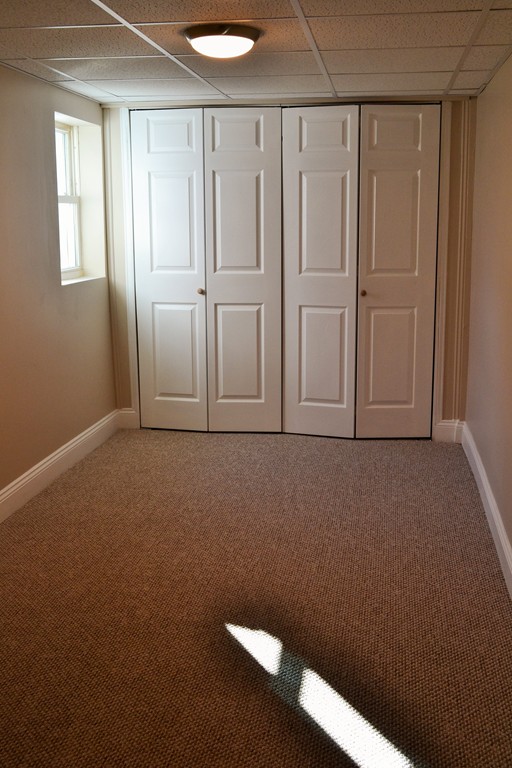 29 East Hill Road Springfield, MA 01109 - Photo 18 of 19 an empty room with windows