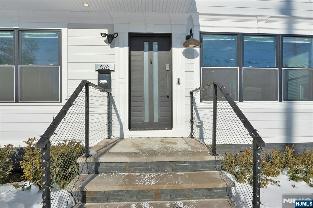 676 Ridgewood Avenue Oradell, NJ 07649 - Photo 4 of 47 a view of entryway
