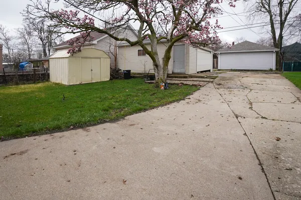 $330,000 | 913 Oakland Avenue, Joliet, IL 60435
