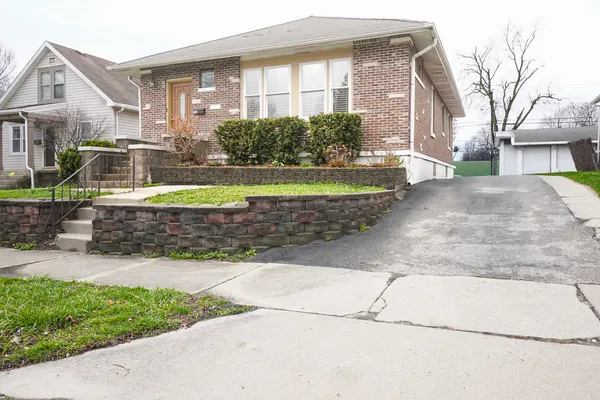 $330,000 | 913 Oakland Avenue, Joliet, IL 60435