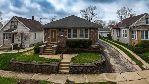 $330,000 | 913 Oakland Avenue, Joliet, IL 60435