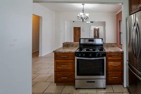 $330,000 | 913 Oakland Avenue, Joliet, IL 60435
