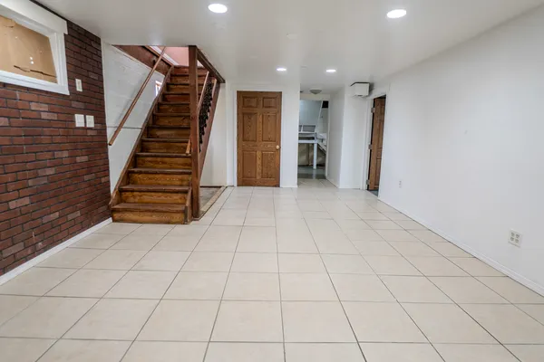 $330,000 | 913 Oakland Avenue, Joliet, IL 60435