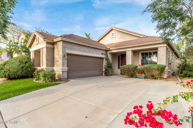 a front view of house with yard