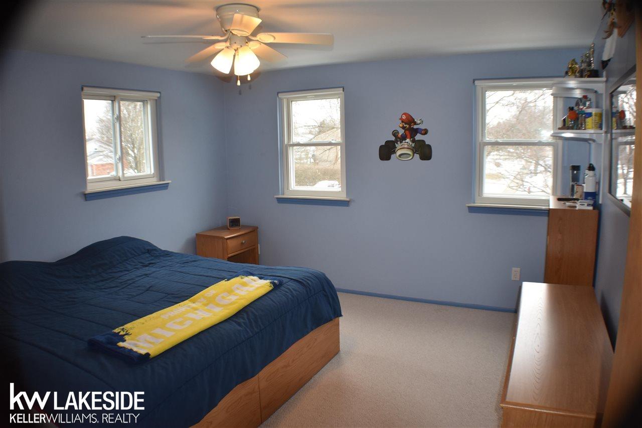 16530 Levan Road Livonia, MI 48154 - Photo 31 of 53 50068183-30.JPG