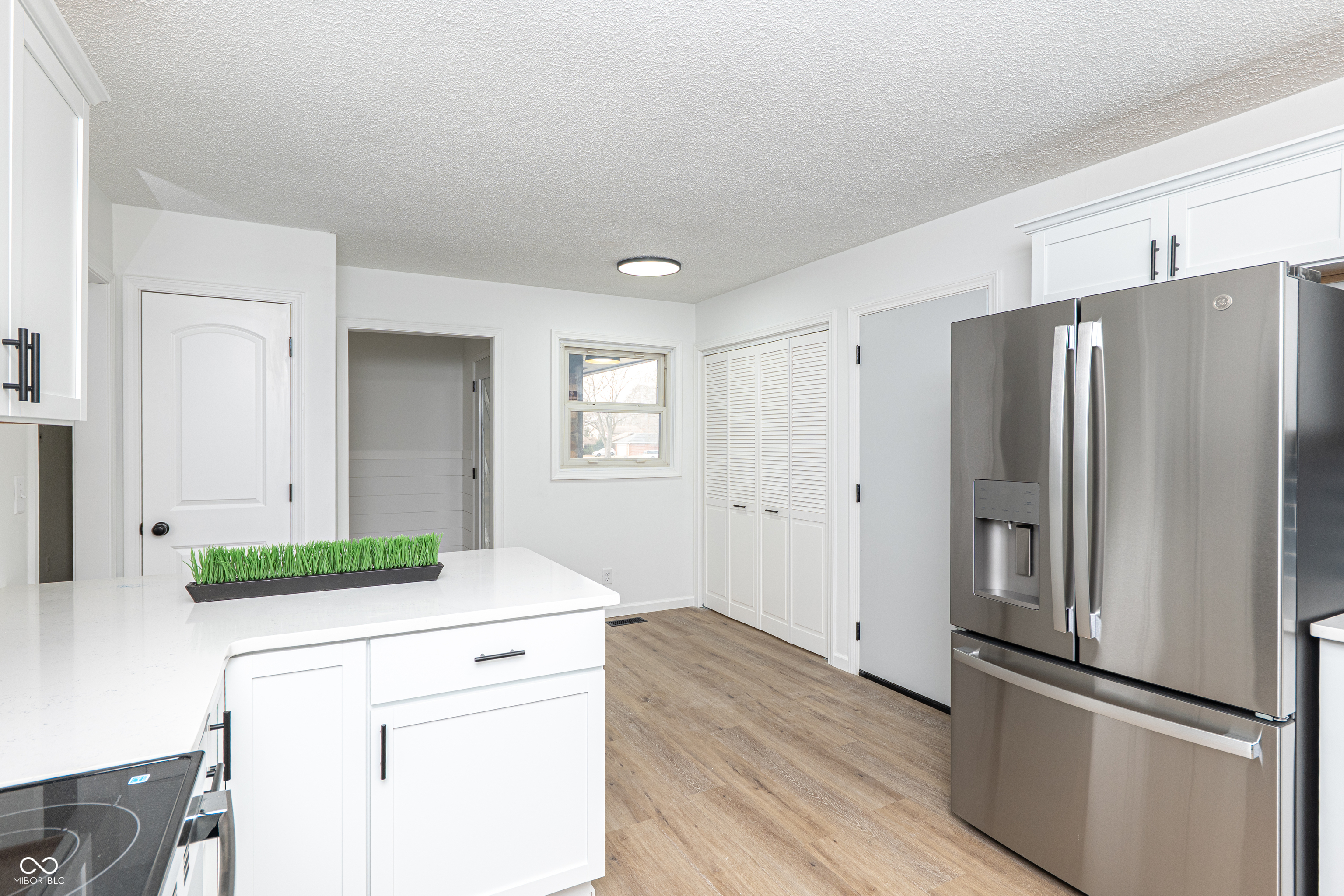 477 South Restin Road Greenwood, IN 46142 - Photo 4 of 25