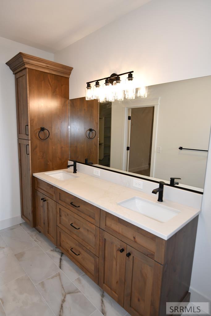 4143 East 206 North Rigby, ID 83442 - Photo 22 of 37 Primary Bathroom