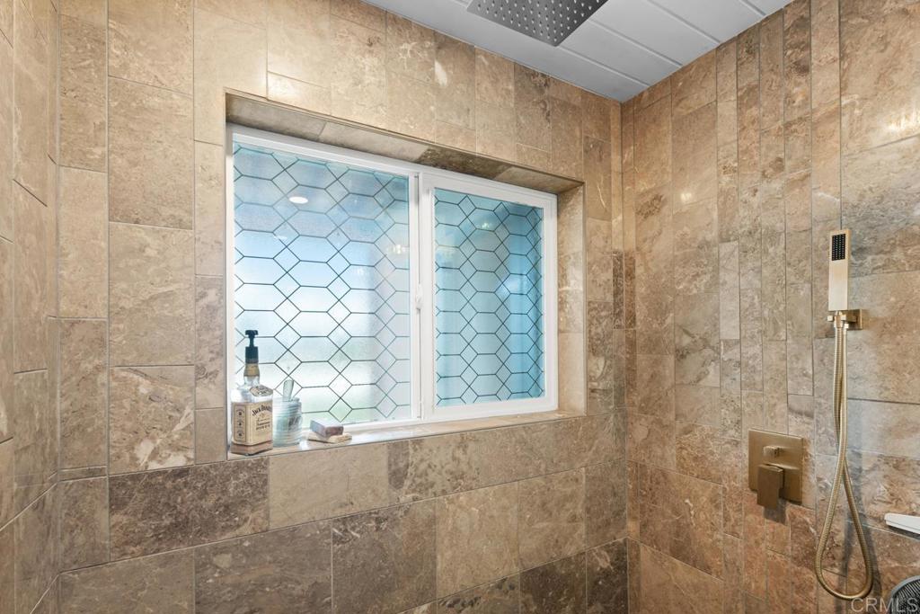 812 Sharon Way El Cajon, CA 92020 - Photo 26 of 65 Primary shower