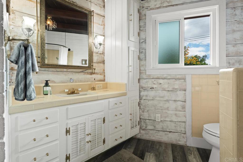 812 Sharon Way El Cajon, CA 92020 - Photo 30 of 65 Bathroom
