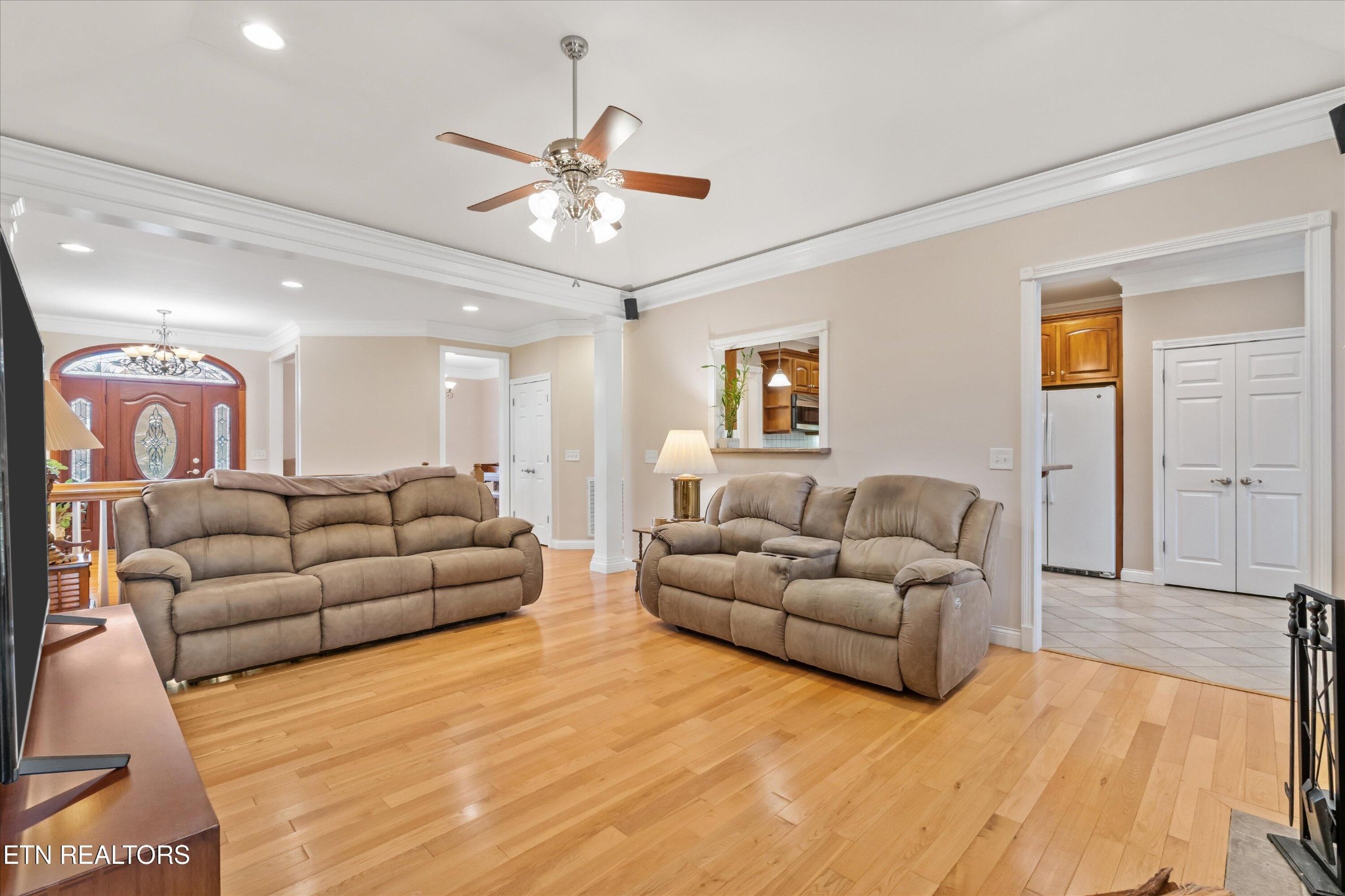 7613 Powderhorn Trail Townsend, TN 37882 - Photo 9 of 43 a living room with furniture and a ceiling fan