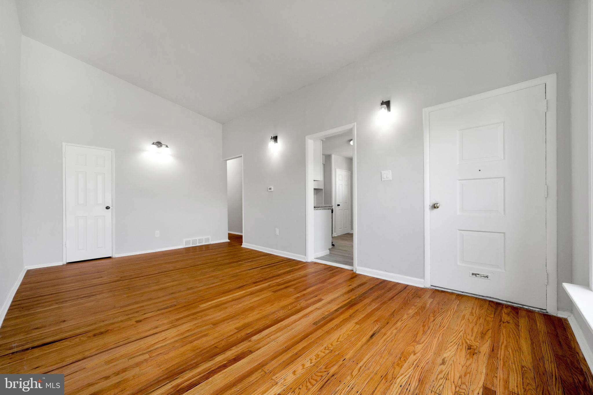 2620 Sperry Street Philadelphia, PA 19152 - Photo 4 of 19