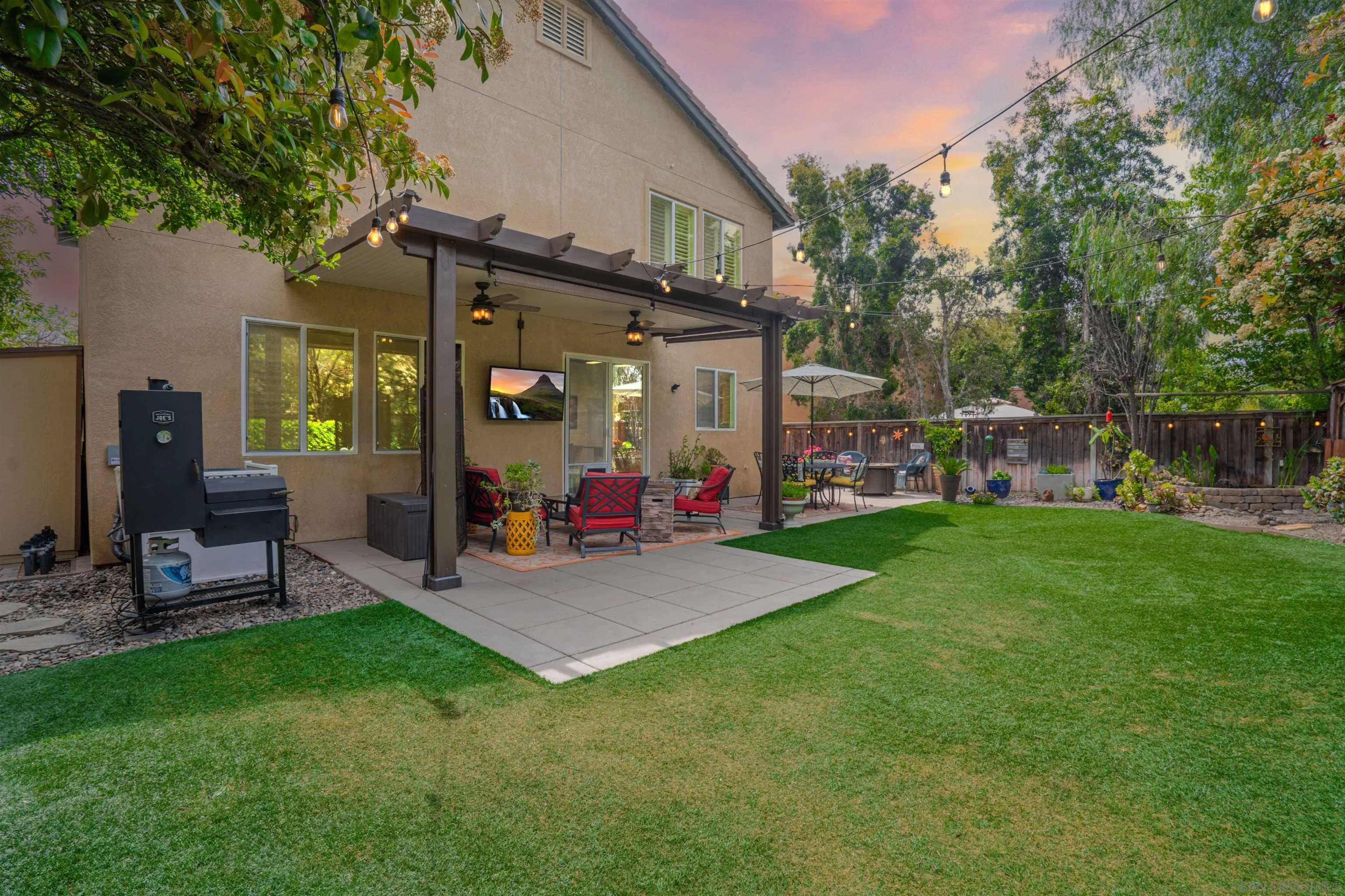 38837 Rockinghorse Road Murrieta, CA 92563 - Photo 28 of 41 a view of a backyard with a patio