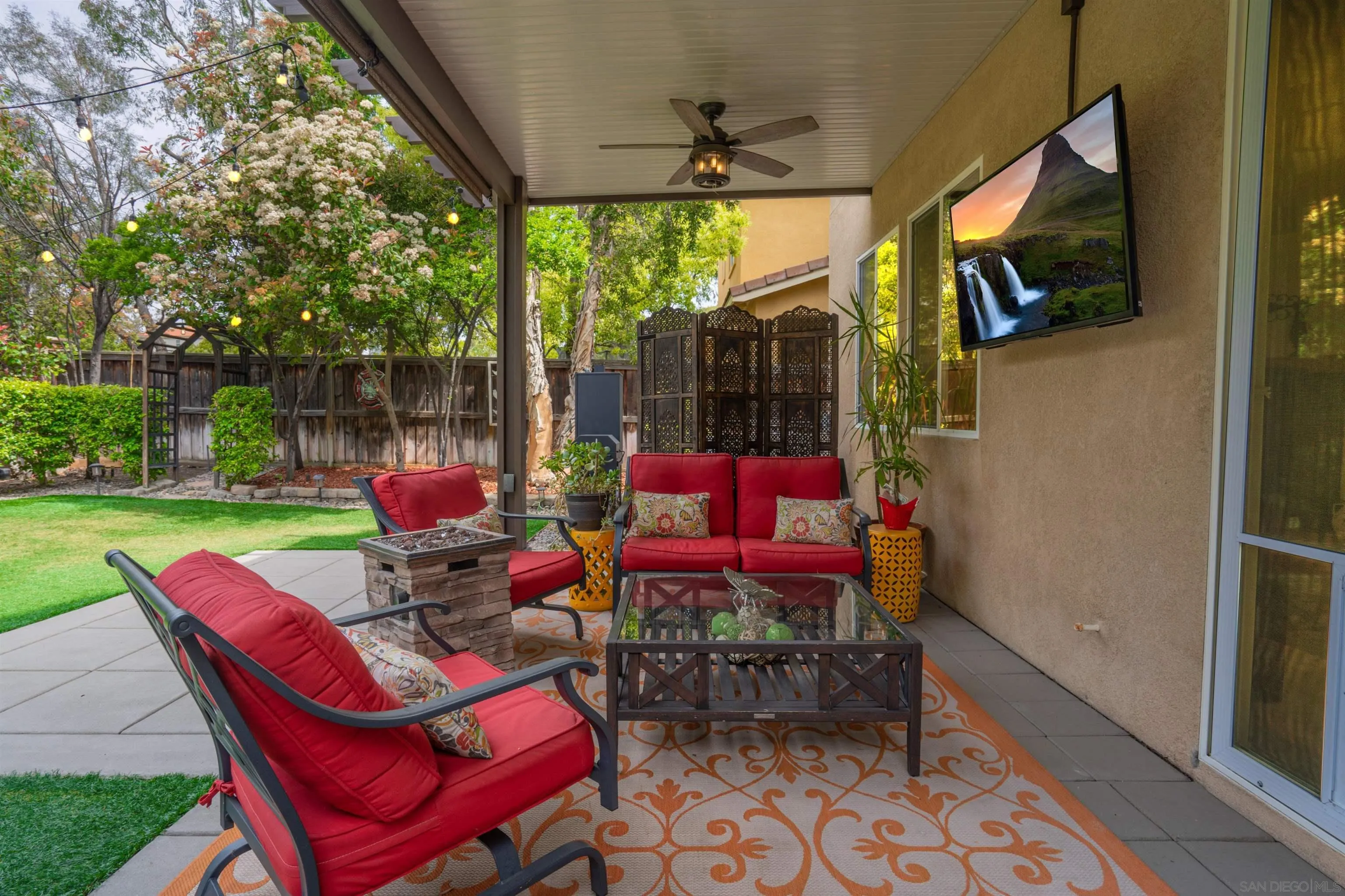 38837 Rockinghorse Road Murrieta, CA 92563 - Photo 30 of 41 a building outdoor space with patio furniture and potted plants