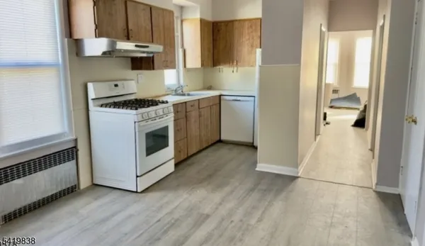 $2,700 | 240 East 1st Street, Clifton, NJ 07011