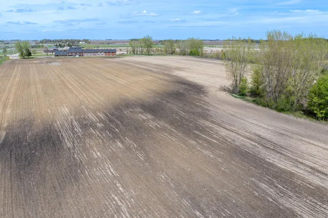 $300,000 | 1201 Buccaneer Drive, Blue Earth, MN 56013