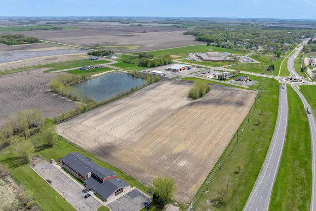 $300,000 | 1201 Buccaneer Drive, Blue Earth, MN 56013