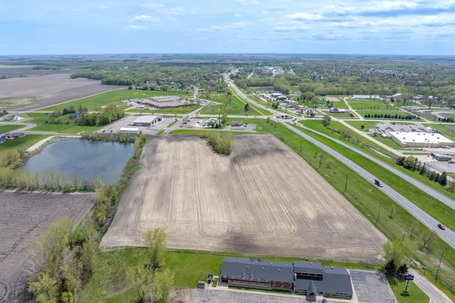 $300,000 | 1201 Buccaneer Drive, Blue Earth, MN 56013