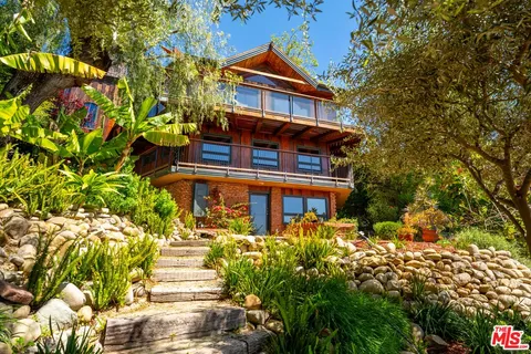 $1,999,999 | 440 Mariposa Drive, Ventura, CA 93001