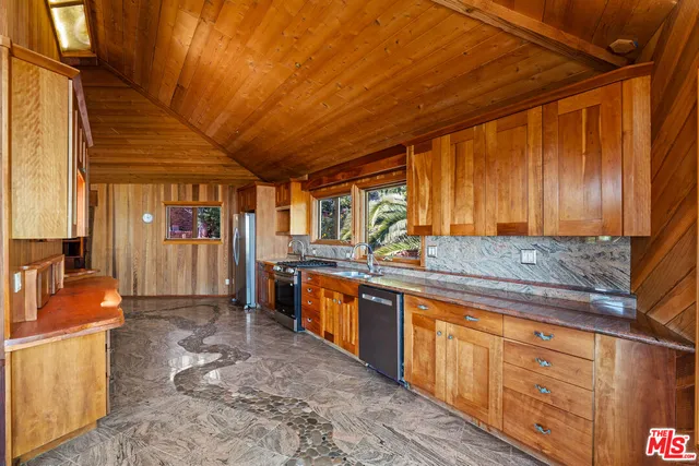 $2,250,000 | 440 Mariposa Drive, Ventura, CA 93001