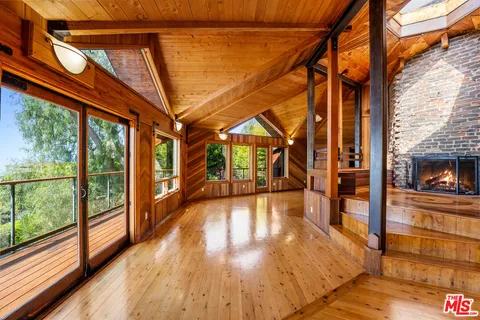 $1,999,999 | 440 Mariposa Drive, Ventura, CA 93001