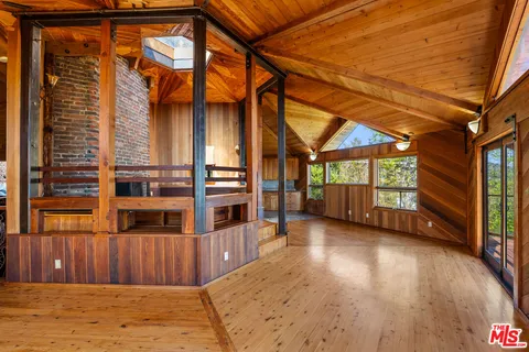 $1,999,999 | 440 Mariposa Drive, Ventura, CA 93001