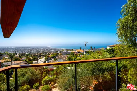 $1,999,999 | 440 Mariposa Drive, Ventura, CA 93001