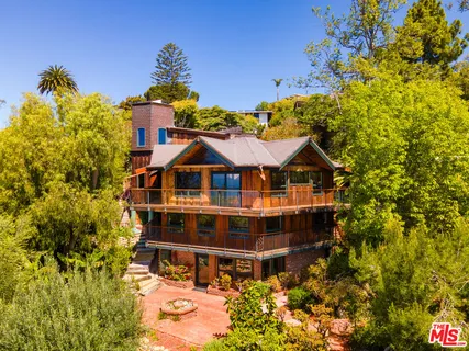 $1,999,999 | 440 Mariposa Drive, Ventura, CA 93001