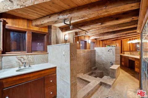 $1,999,999 | 440 Mariposa Drive, Ventura, CA 93001