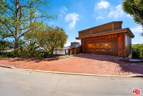 $1,999,999 | 440 Mariposa Drive, Ventura, CA 93001