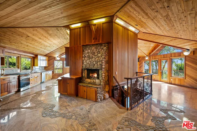 $2,250,000 | 440 Mariposa Drive, Ventura, CA 93001