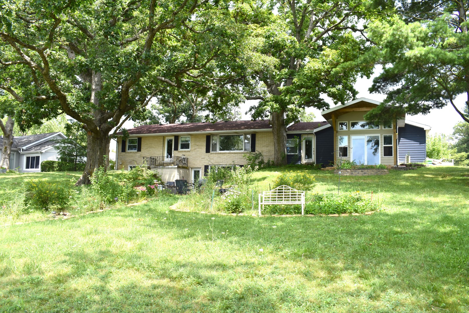 302 Weaver Court Loda, IL 60948 - Photo 1 of 25 a front view of house with yard and green space