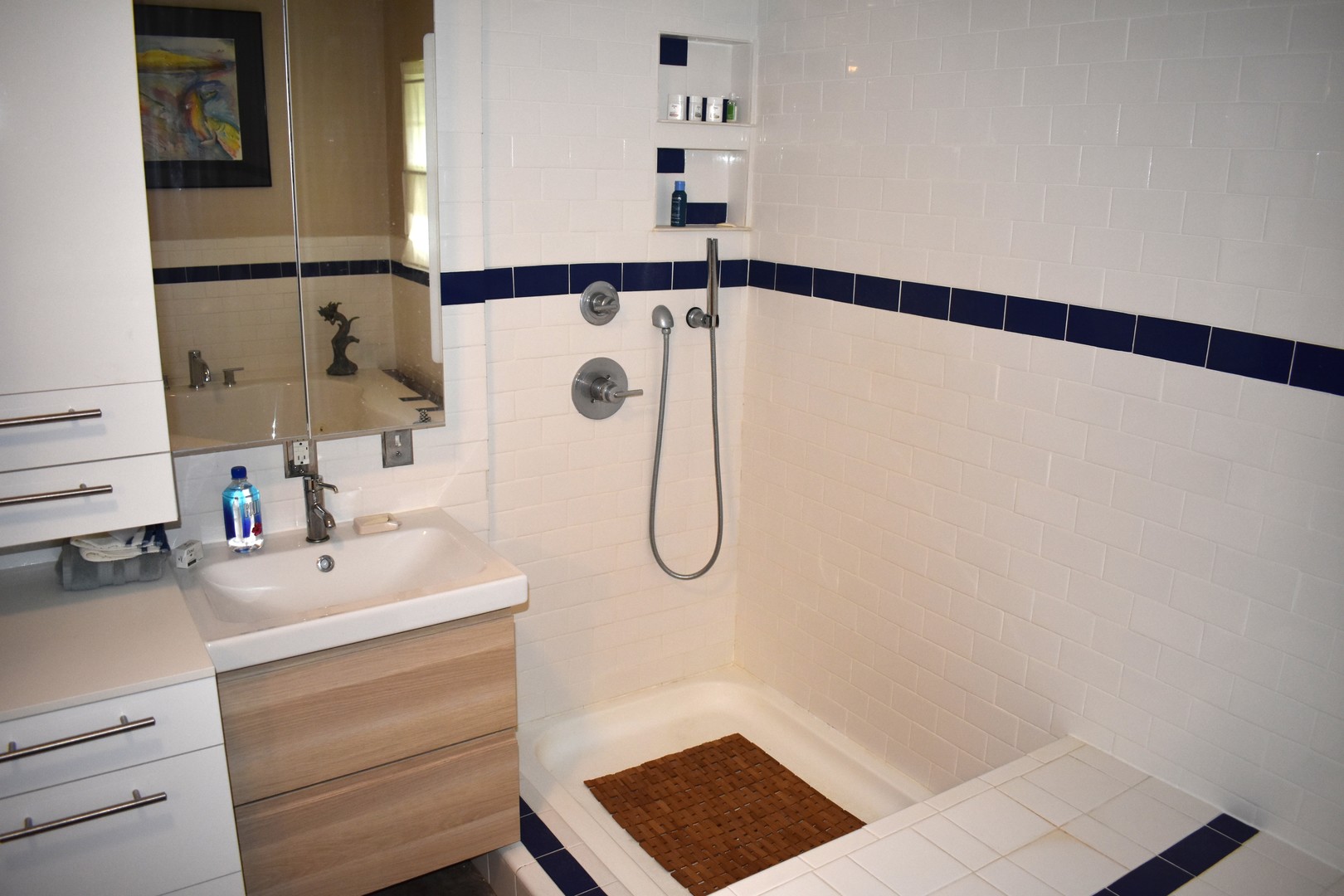 302 Weaver Court Loda, IL 60948 - Photo 14 of 25 a bathroom with a bathtub and a sink