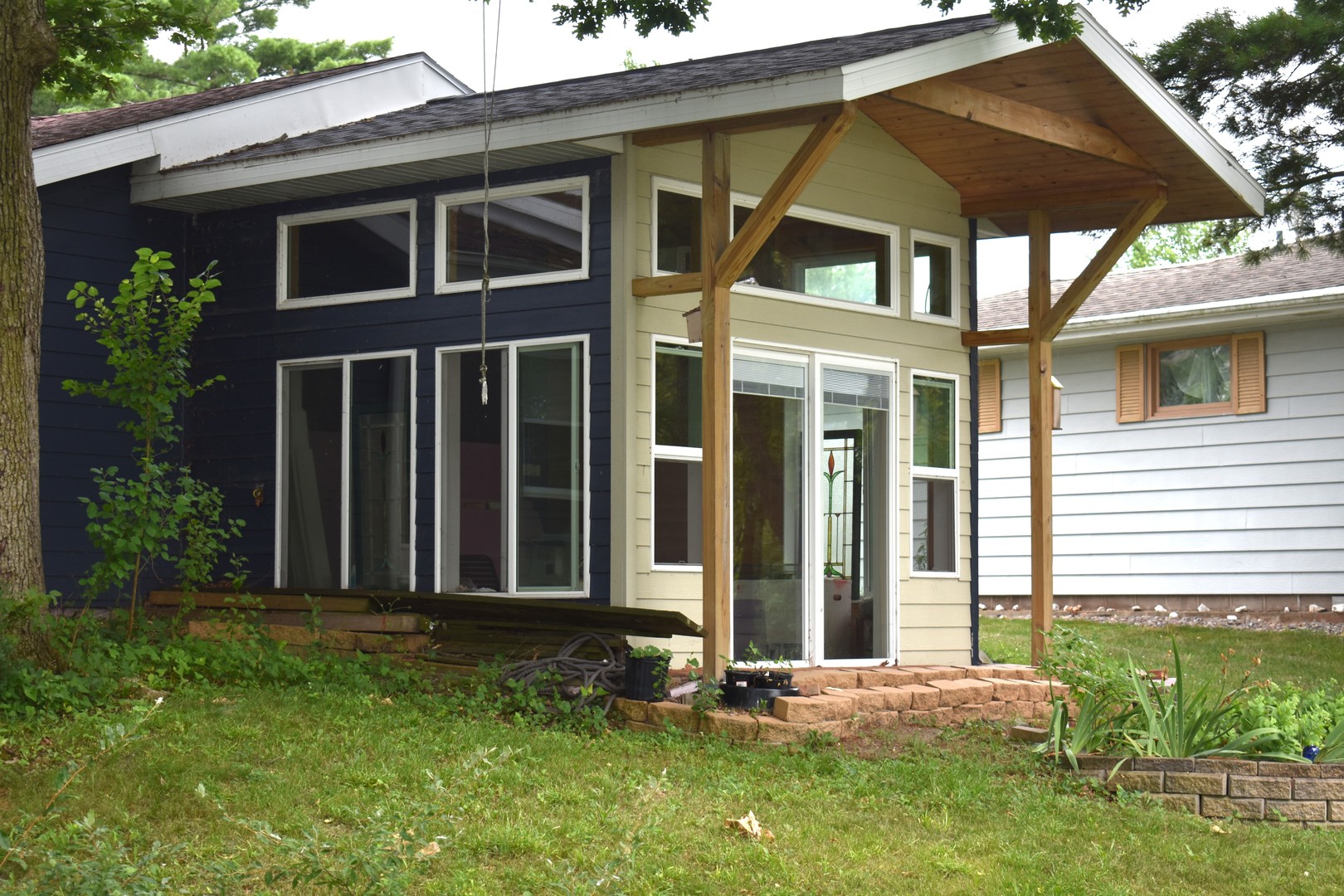 302 Weaver Court Loda, IL 60948 - Photo 2 of 25 a view of a house with yard and sitting area